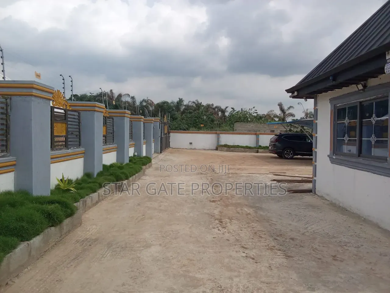 4bdrm House in Amoabeng , Near, Kumasi Metropolitan for sale