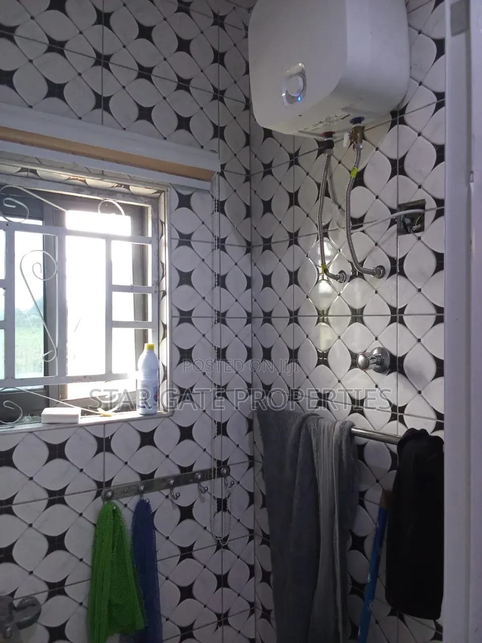 4bdrm House in Amoabeng , Near, Kumasi Metropolitan for sale