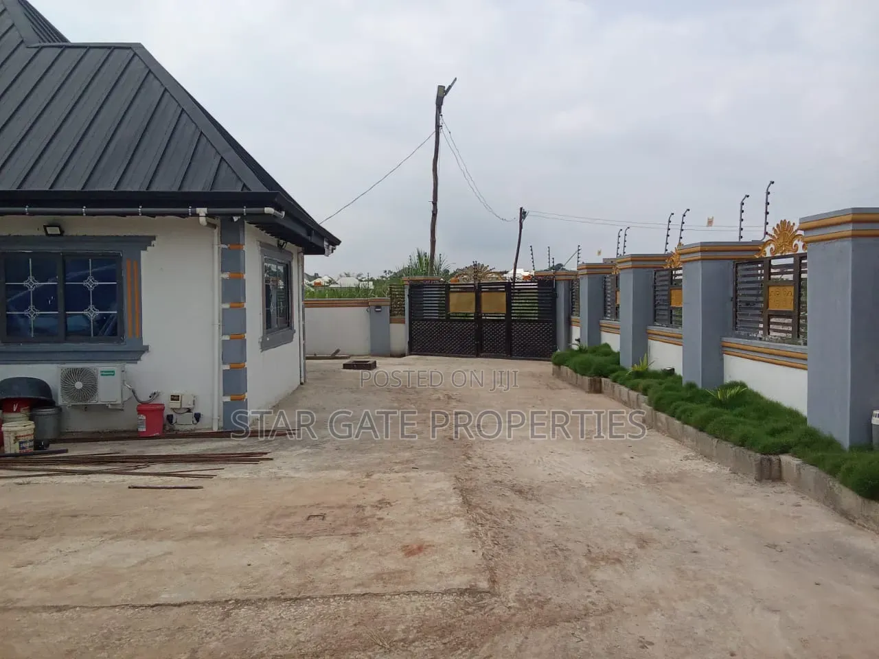 4bdrm House in Amoabeng , Near, Kumasi Metropolitan for sale