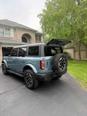 Ford Bronco 2022 Blue