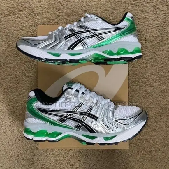 Asics Sneakers
