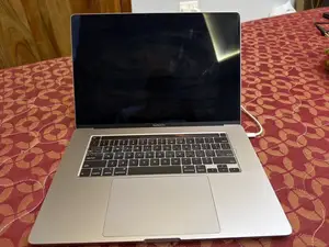 Laptop Apple MacBook Pro 2021 M1 16GB Apple M1 Pro SSD 1T