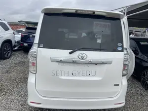 Toyota Voxy 2012 White