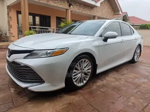 Toyota Camry 2019 White