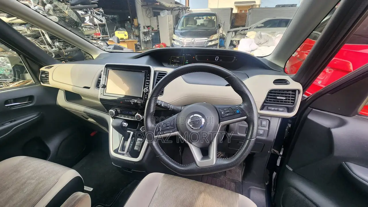 Nissan Caravan (Urvan) 2017 Blue