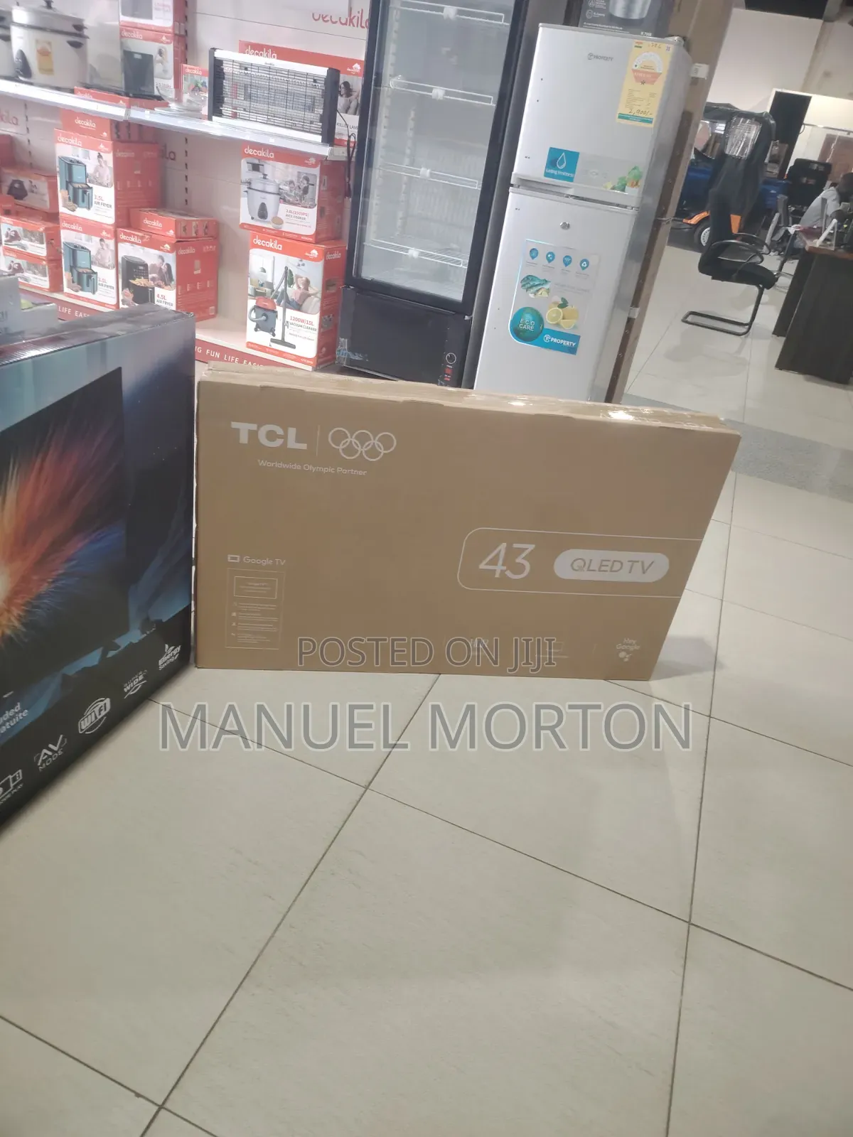 TCL 43" S5K QLED Smart TV: Vivid Colors and Sleek Bezel-Less Design