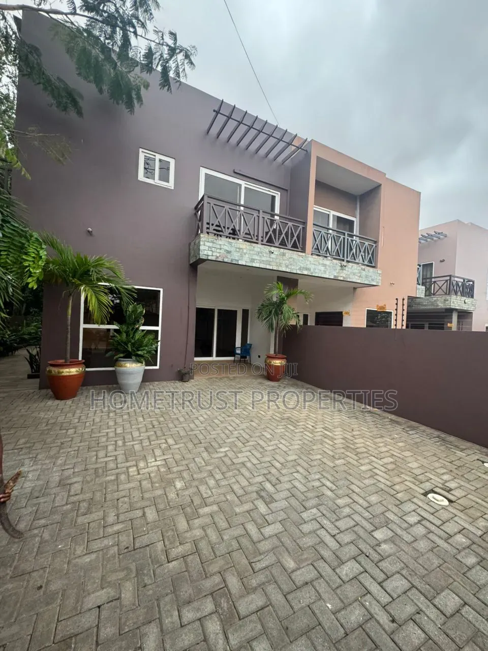 4bdrm Duplex in Airport Residential for rent