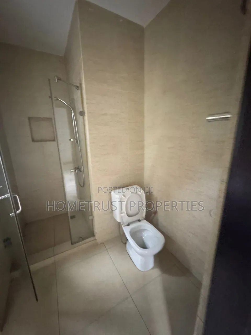 4bdrm Duplex in Airport Residential for rent