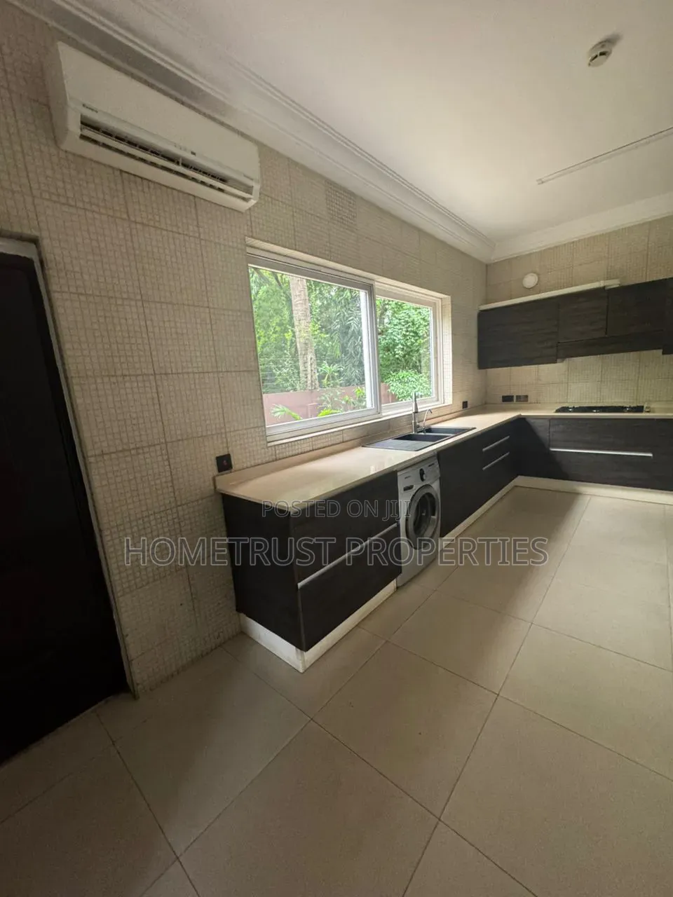 4bdrm Duplex in Airport Residential for rent