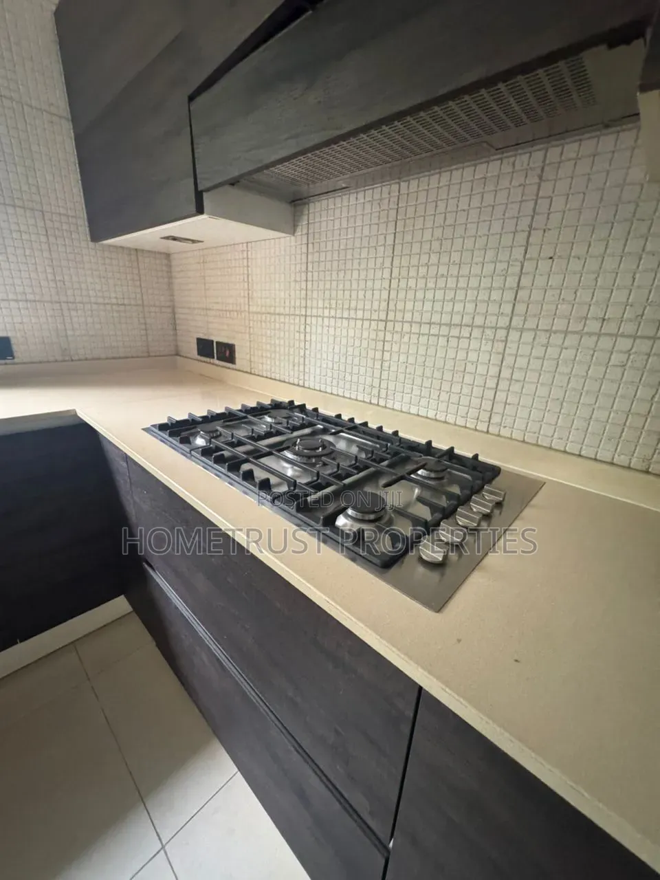 4bdrm Duplex in Airport Residential for rent