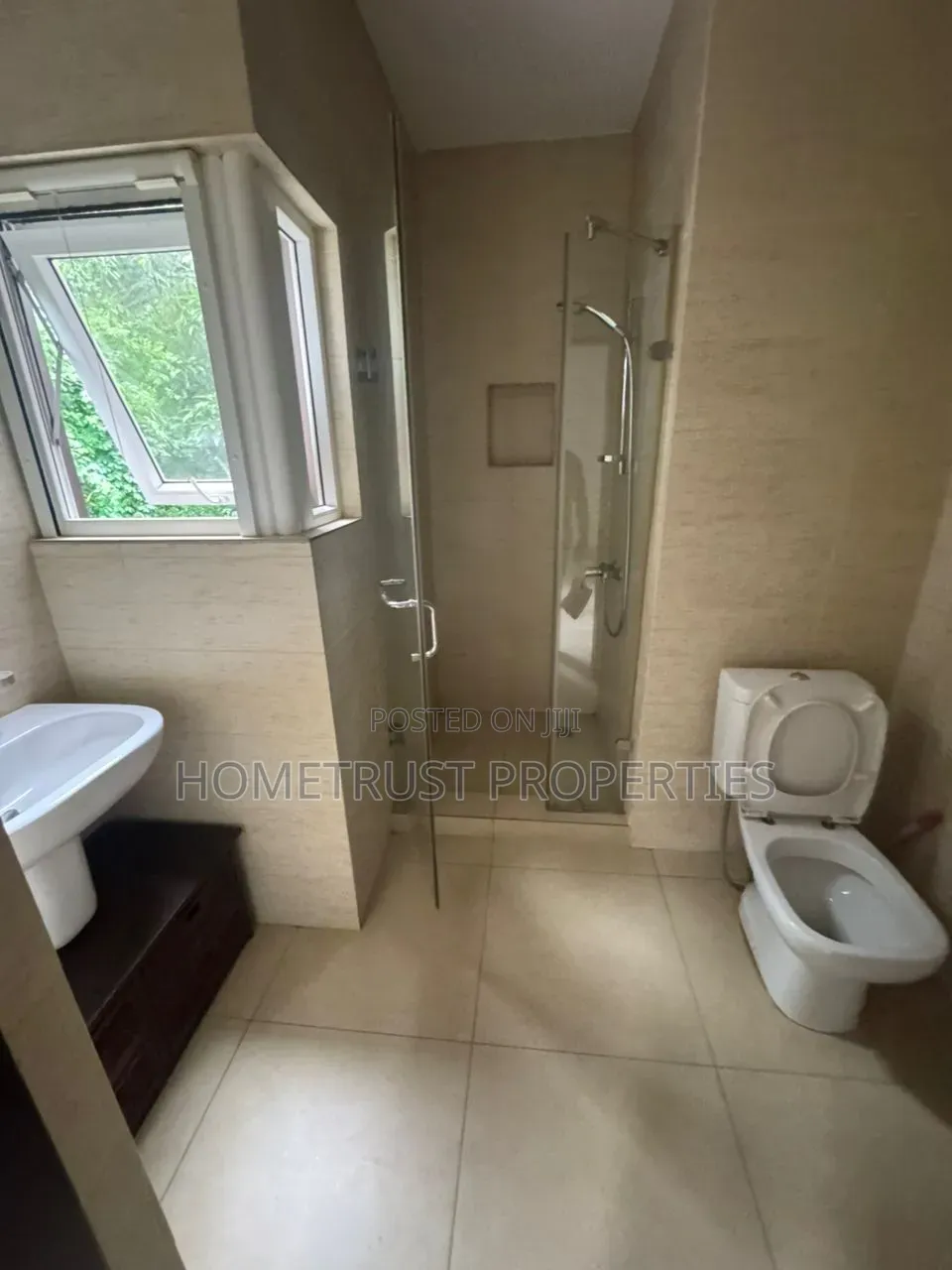 4bdrm Duplex in Airport Residential for rent