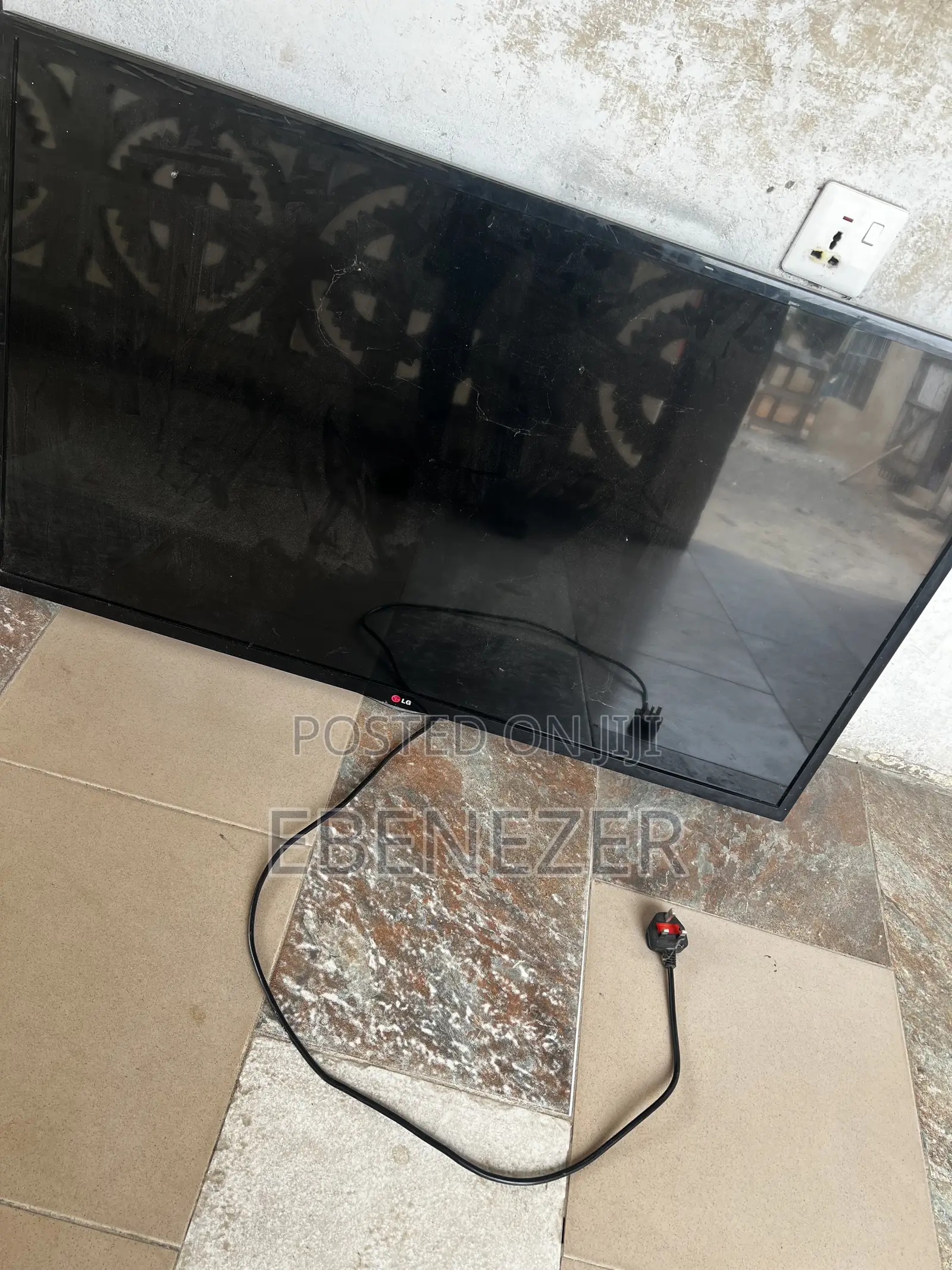 LG Smart TV 45-Inches