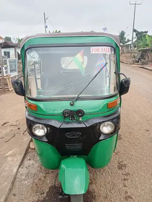Bajaj RE 2025 Green