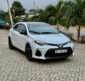 Toyota Corolla SE Special Edition 4dr Sedan (1.8L 4cyl CVT) 2017 White
