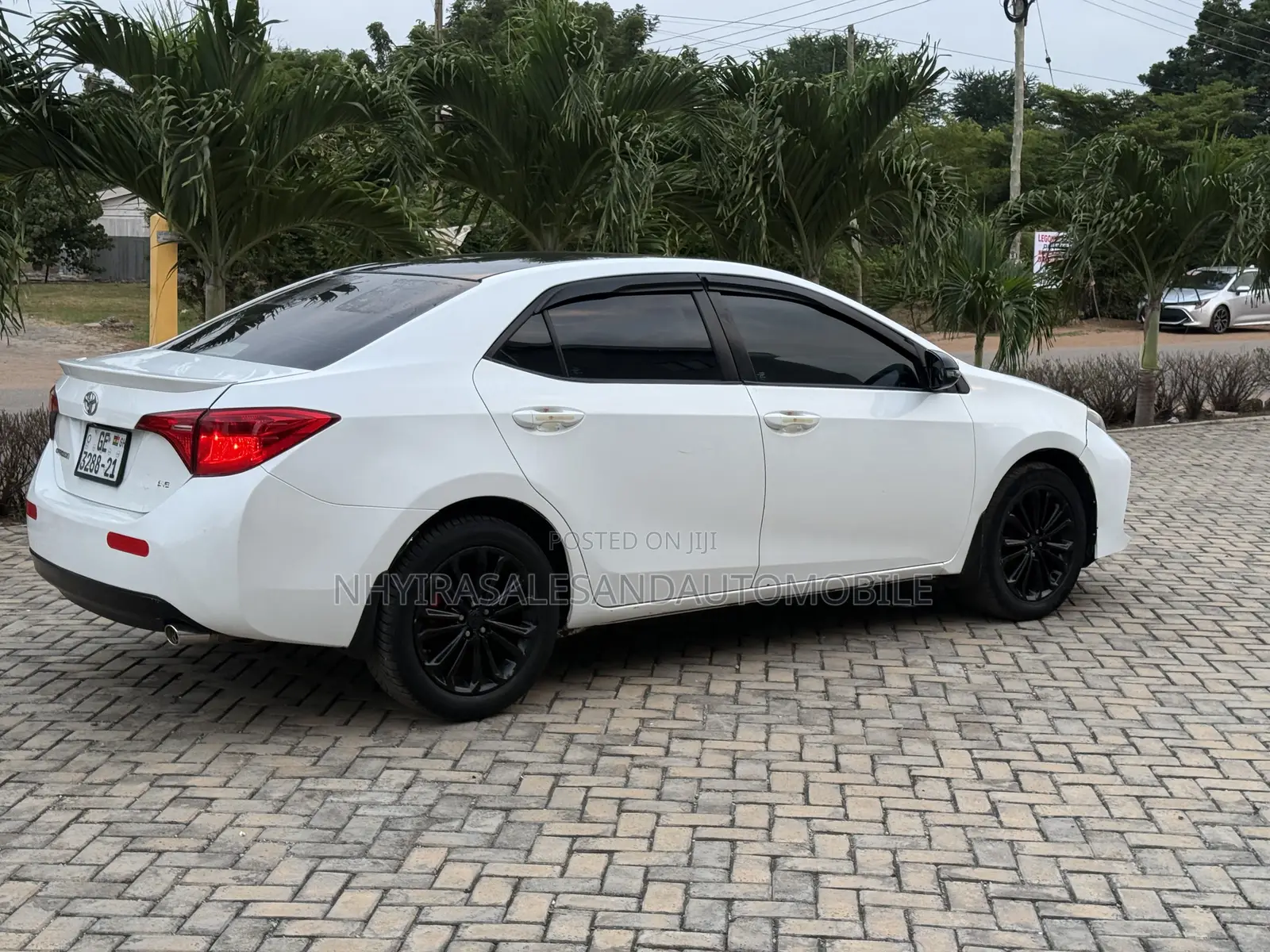 Toyota Corolla SE Special Edition 4dr Sedan (1.8L 4cyl CVT) 2017 White