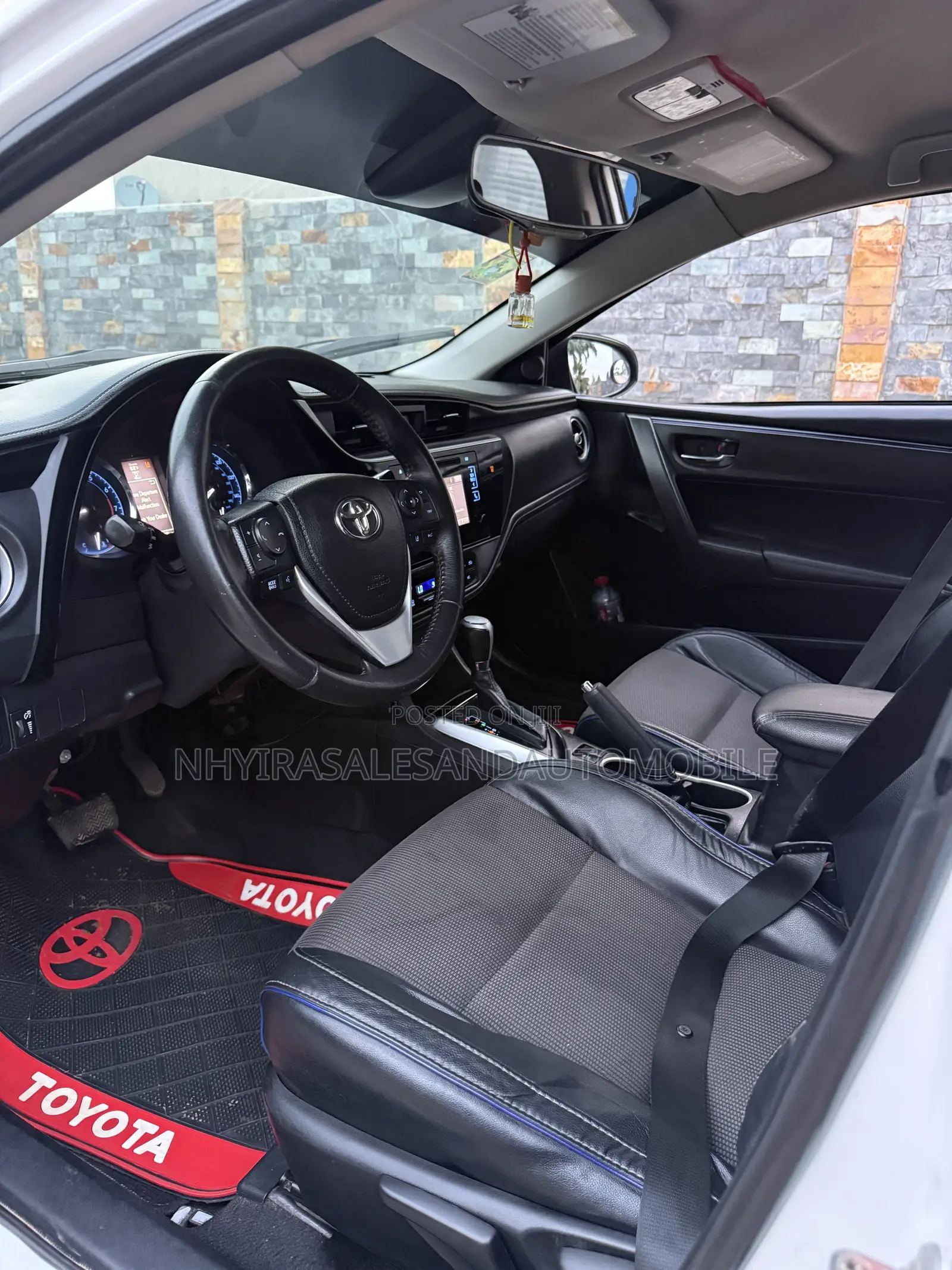 Toyota Corolla SE Special Edition 4dr Sedan (1.8L 4cyl CVT) 2017 White