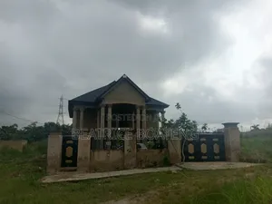 6bdrm House in Kwabre for sale