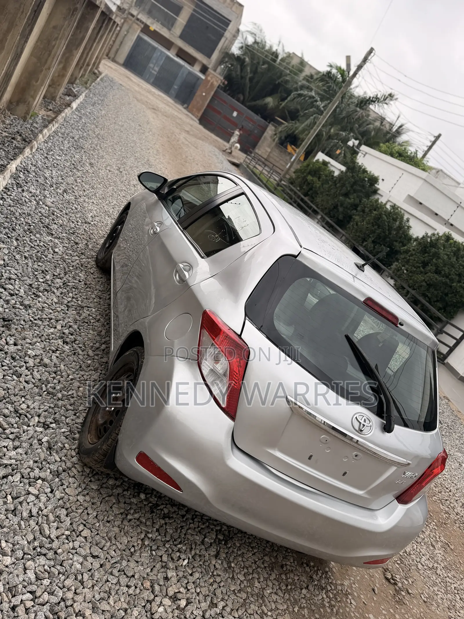 Toyota Yaris LE Hatchback 5dr 2012 Silver