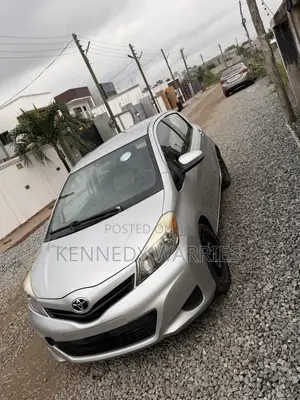 Toyota Yaris LE Hatchback 5dr 2012 Silver