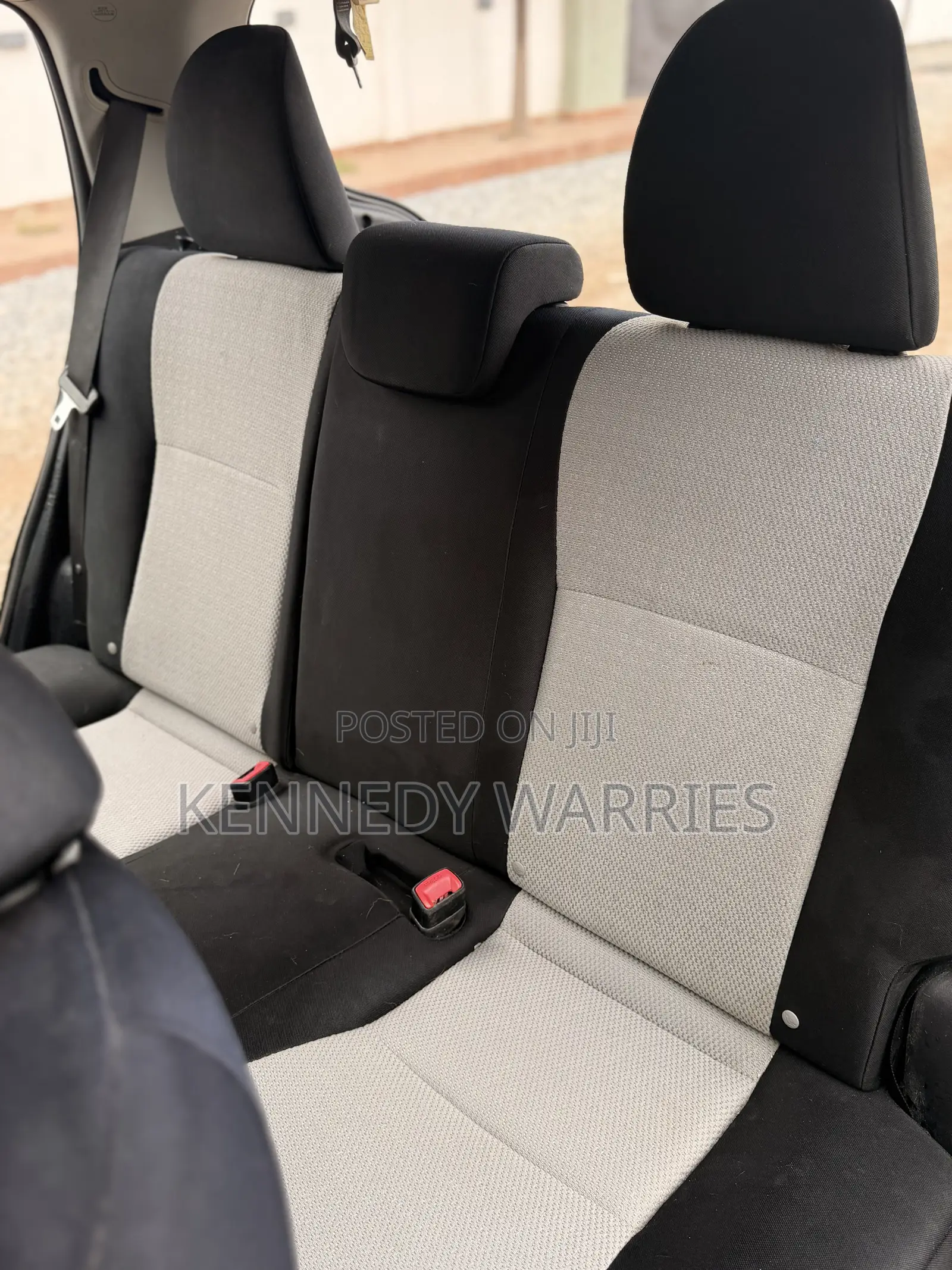 Toyota Yaris LE Hatchback 5dr 2012 Silver