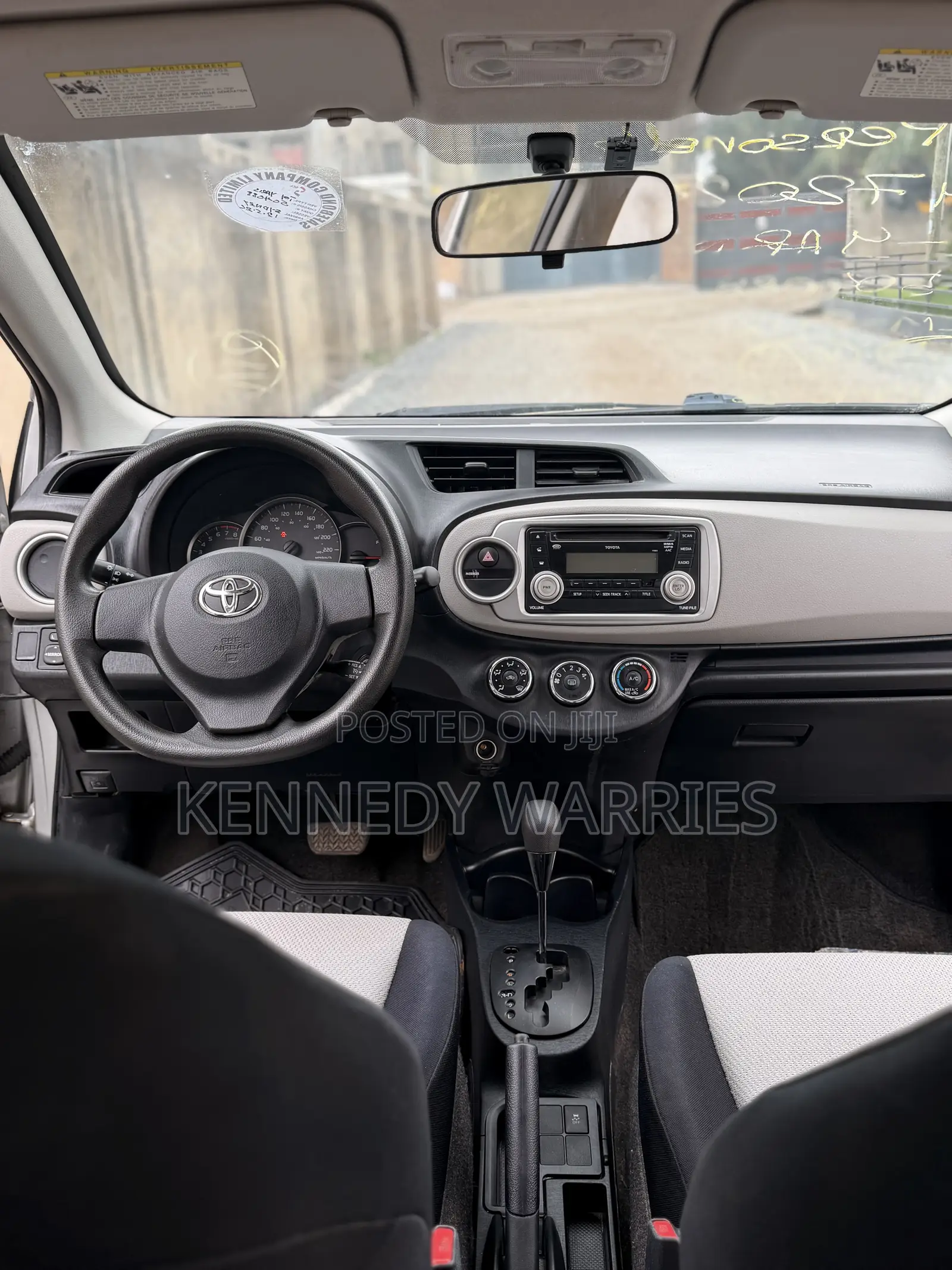 Toyota Yaris LE Hatchback 5dr 2012 Silver