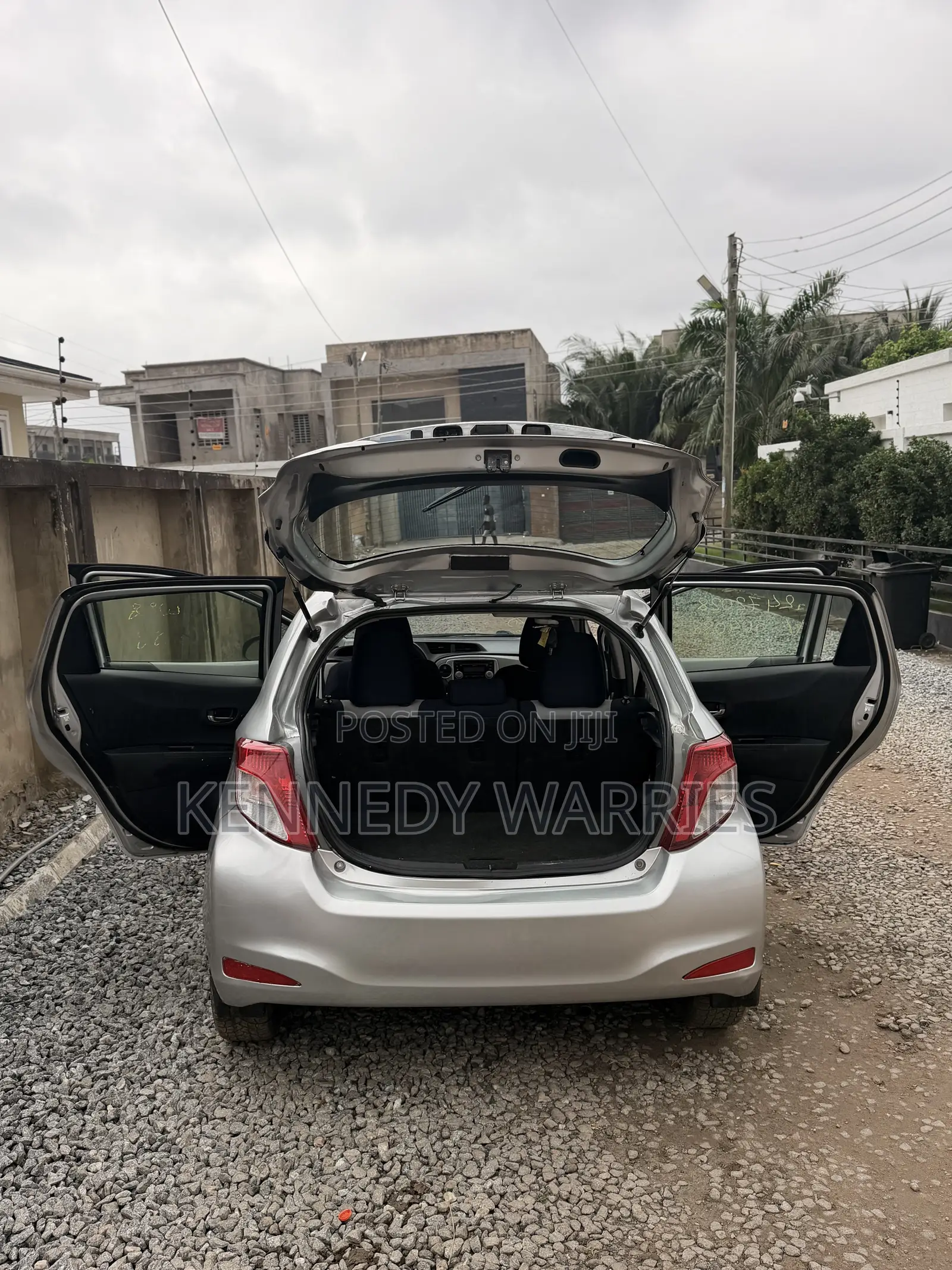 Toyota Yaris LE Hatchback 5dr 2012 Silver