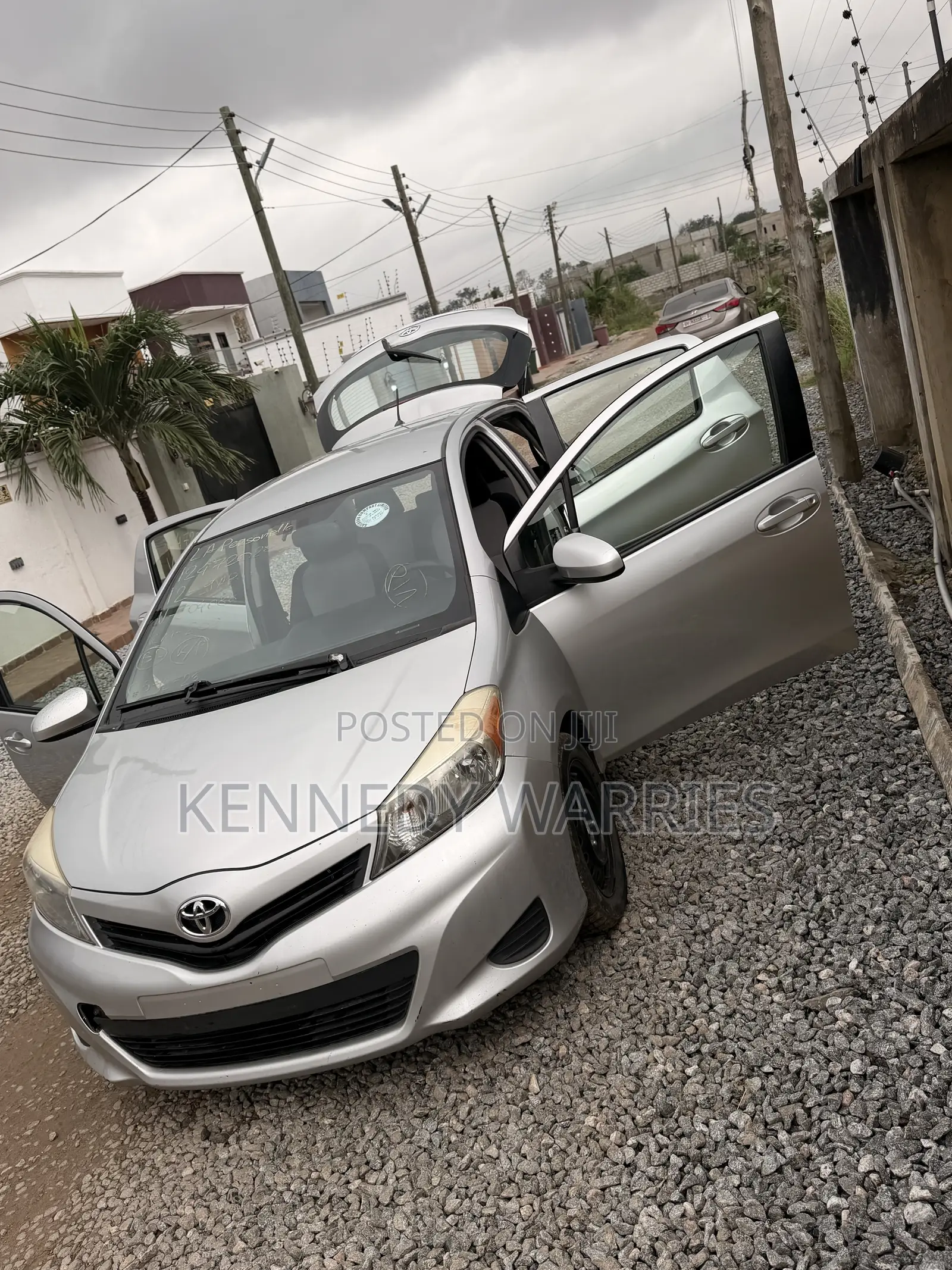 Toyota Yaris LE Hatchback 5dr 2012 Silver