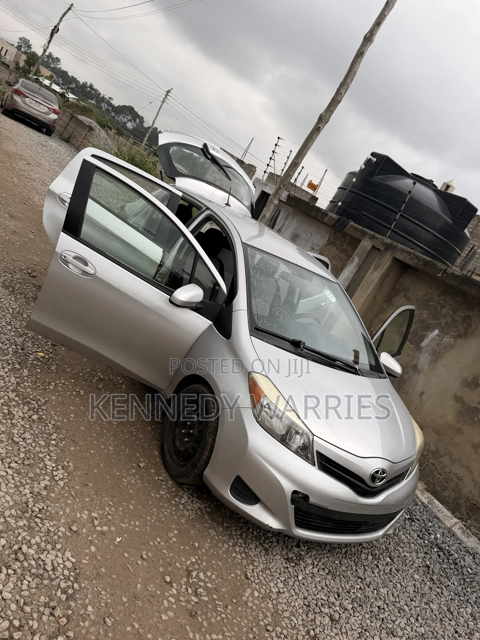 Toyota Yaris LE Hatchback 5dr 2012 Silver