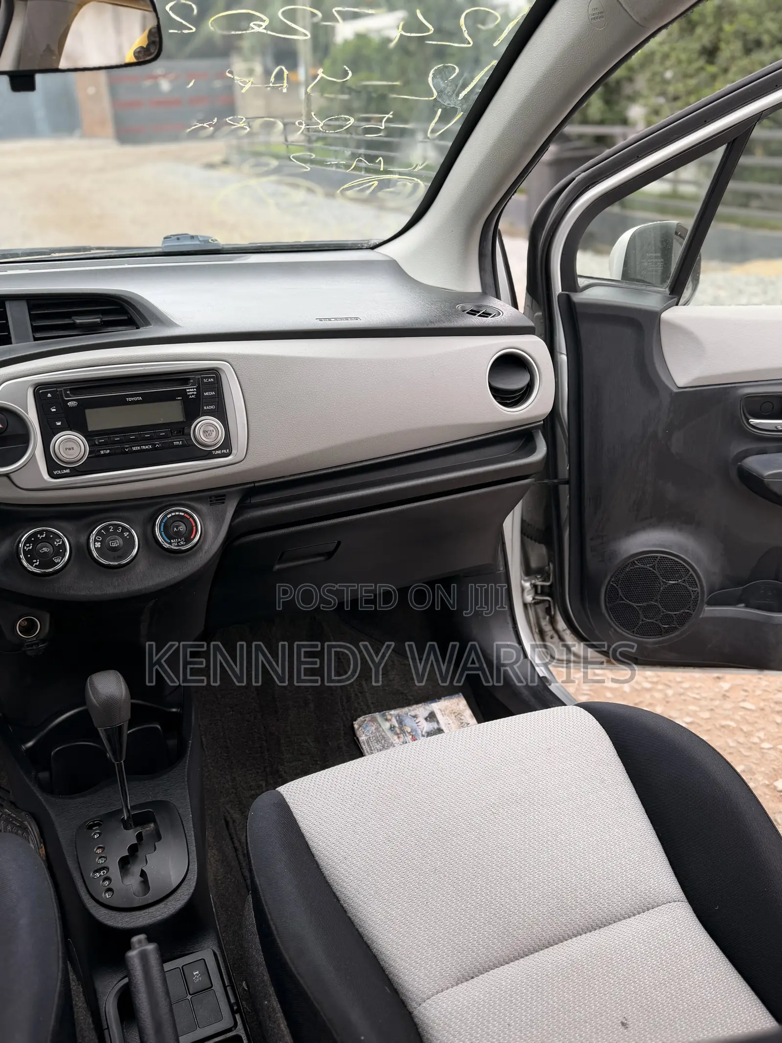 Toyota Yaris LE Hatchback 5dr 2012 Silver