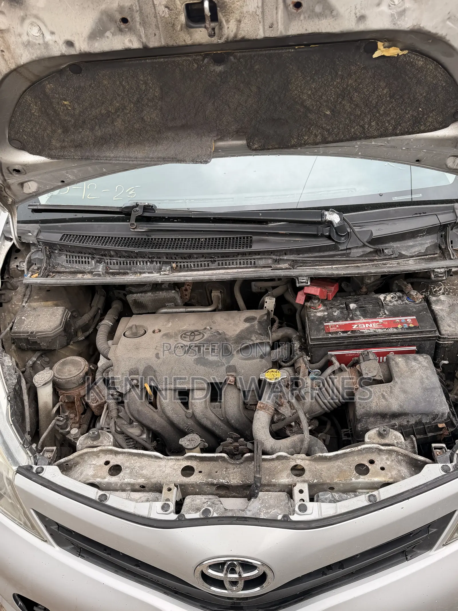 Toyota Yaris LE Hatchback 5dr 2012 Silver