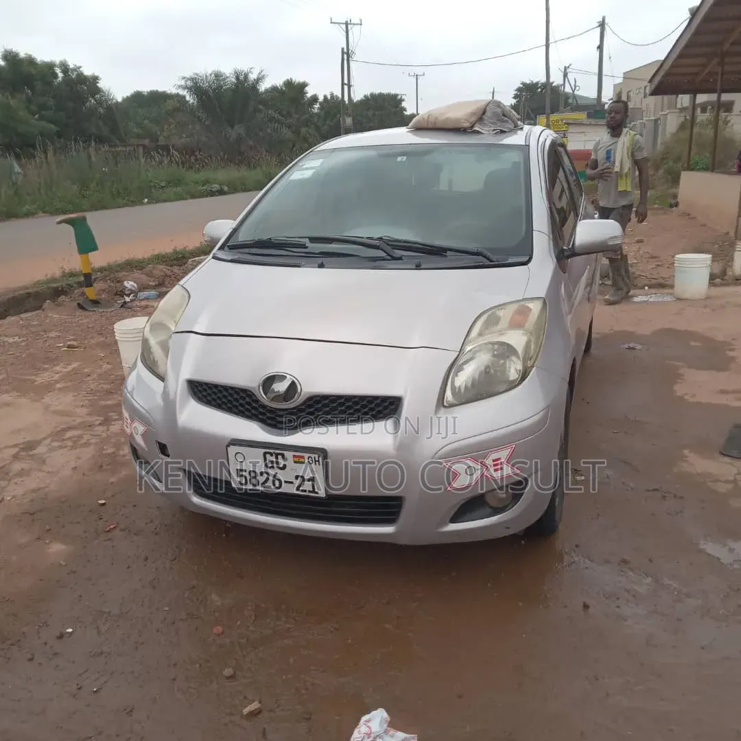Toyota Vitz 2010 Gray