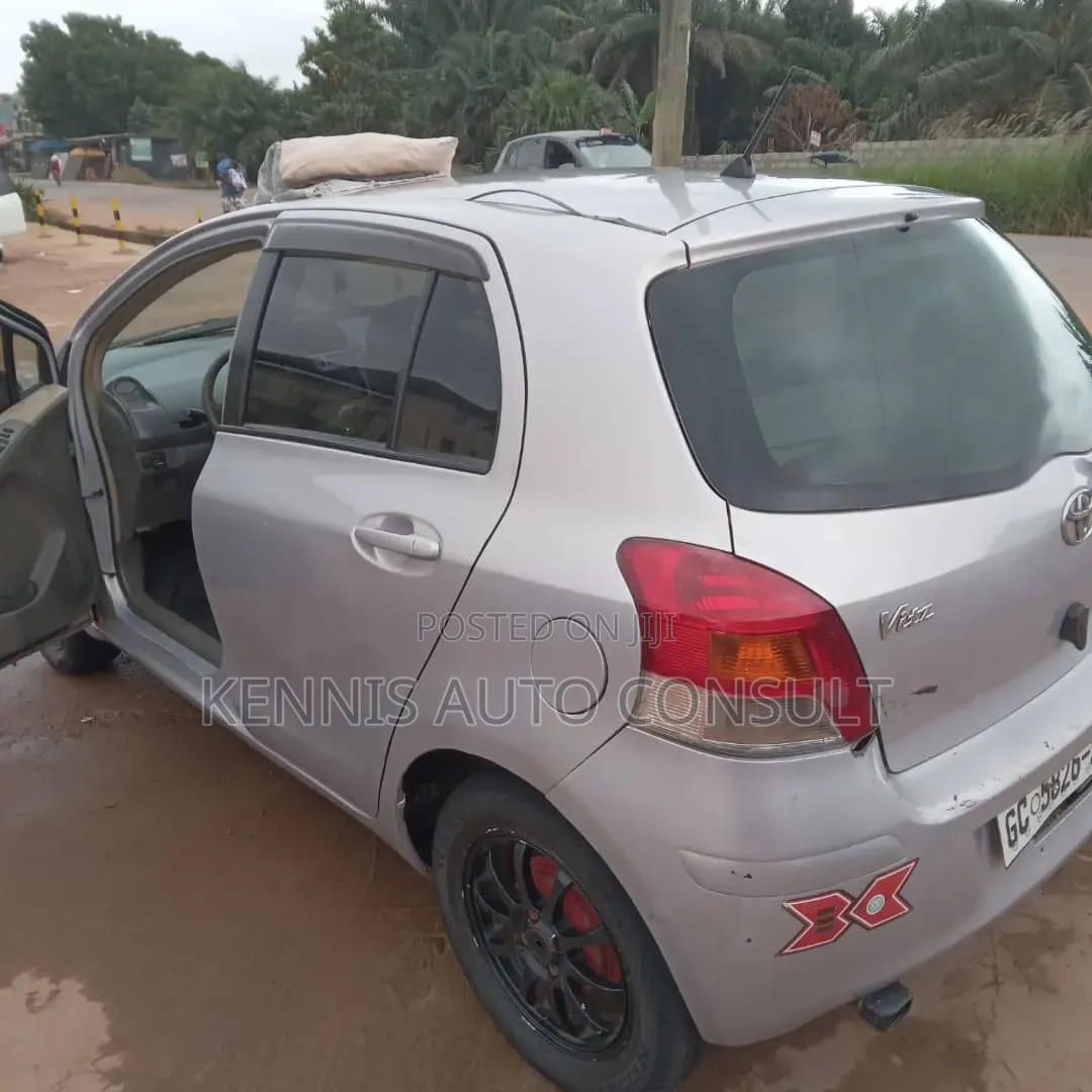 Toyota Vitz 2010 Gray