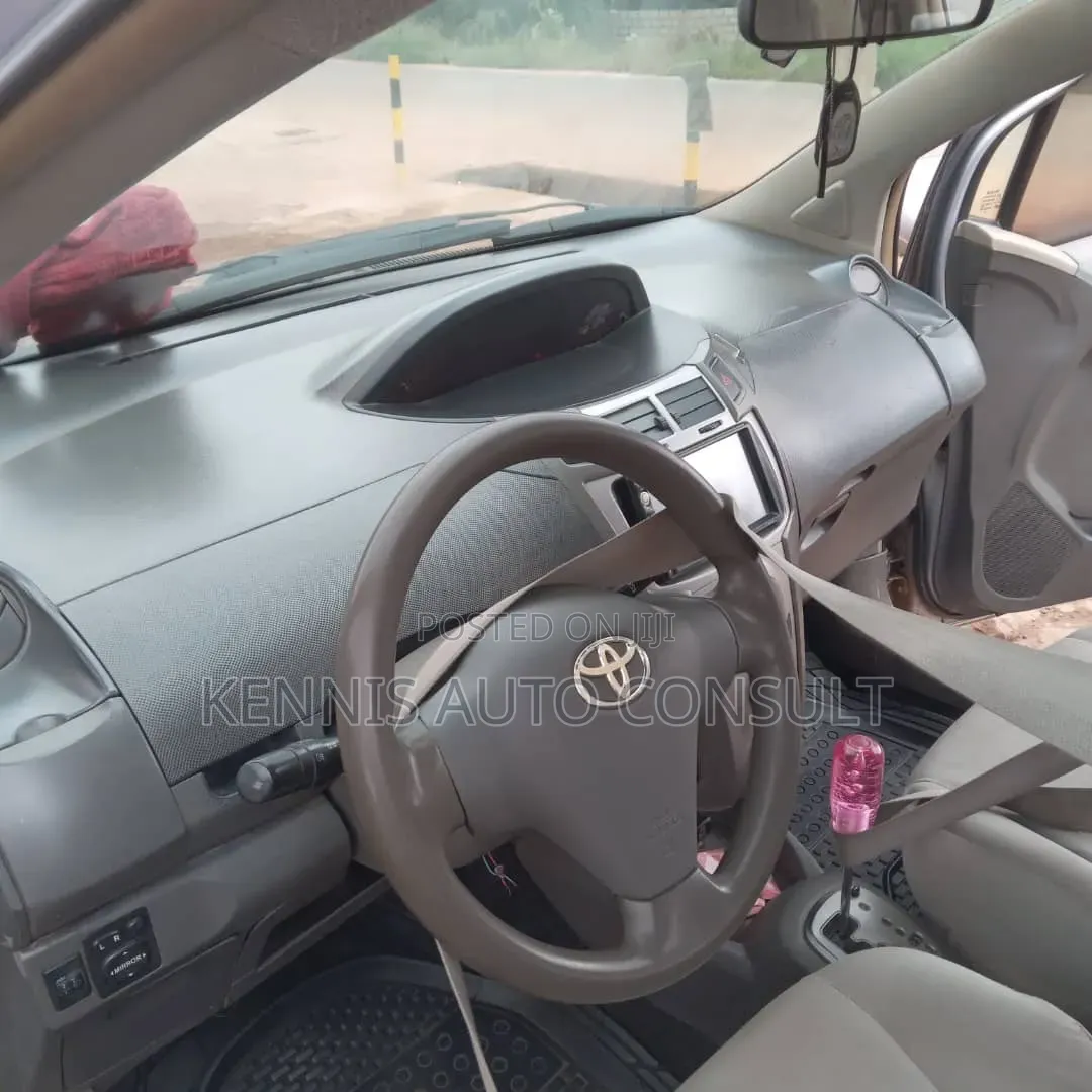Toyota Vitz 2010 Gray