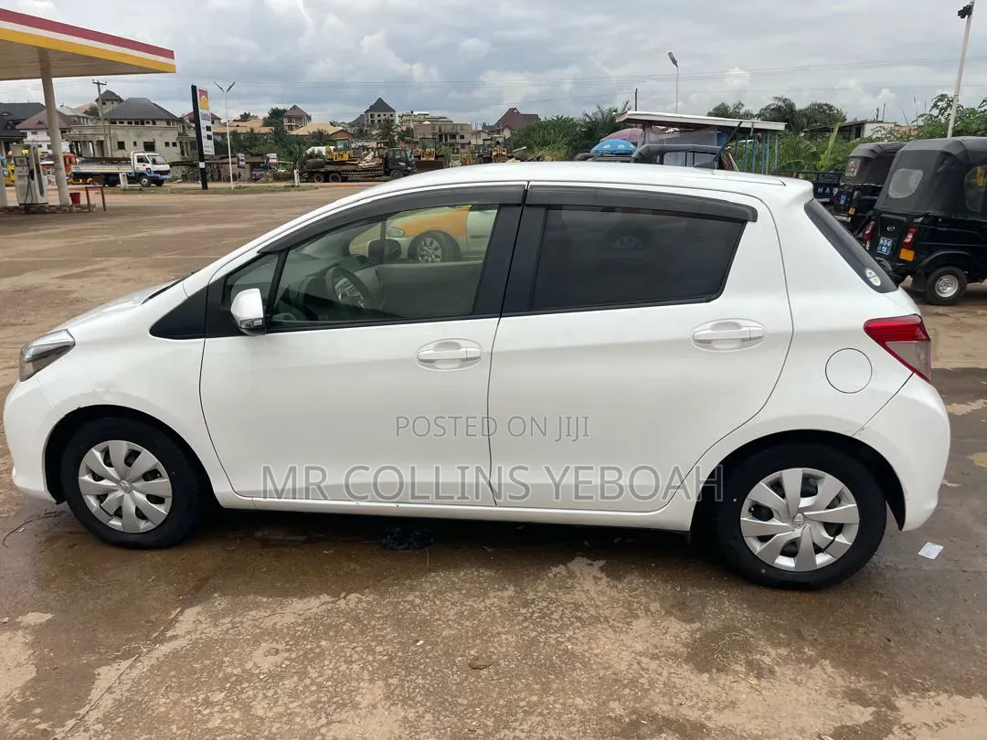 Toyota Vitz 2012 White