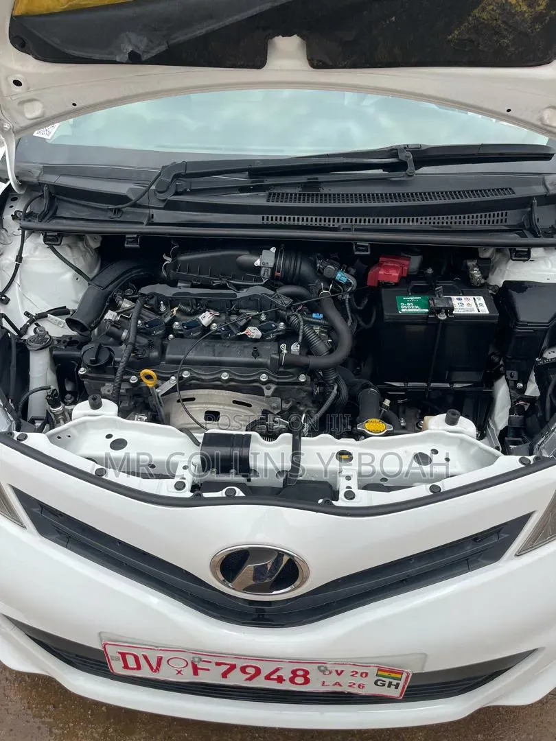 Toyota Vitz 2012 White