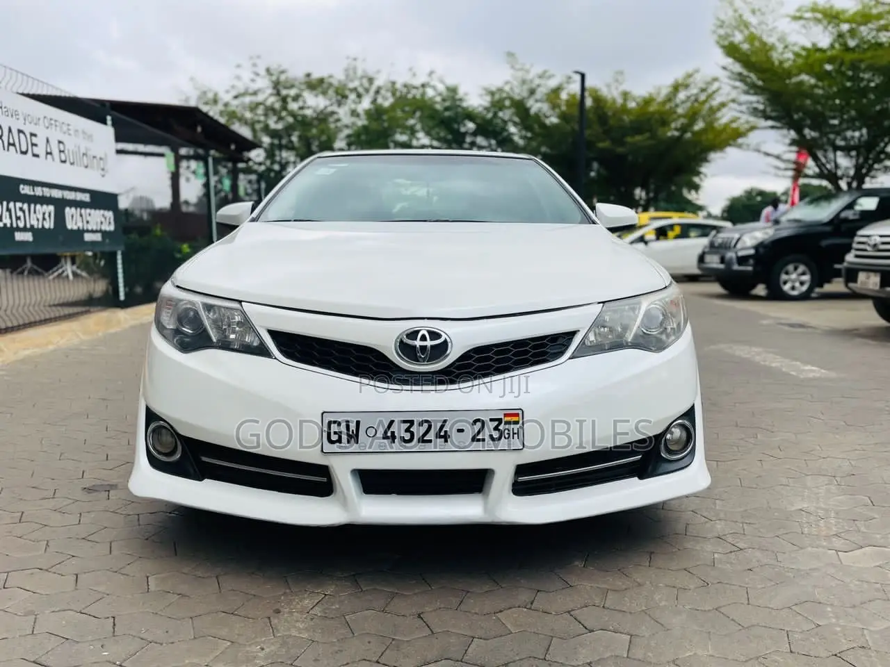 Toyota Camry SE 4dr Sedan (2.5L 4cyl 6A) 2013 White