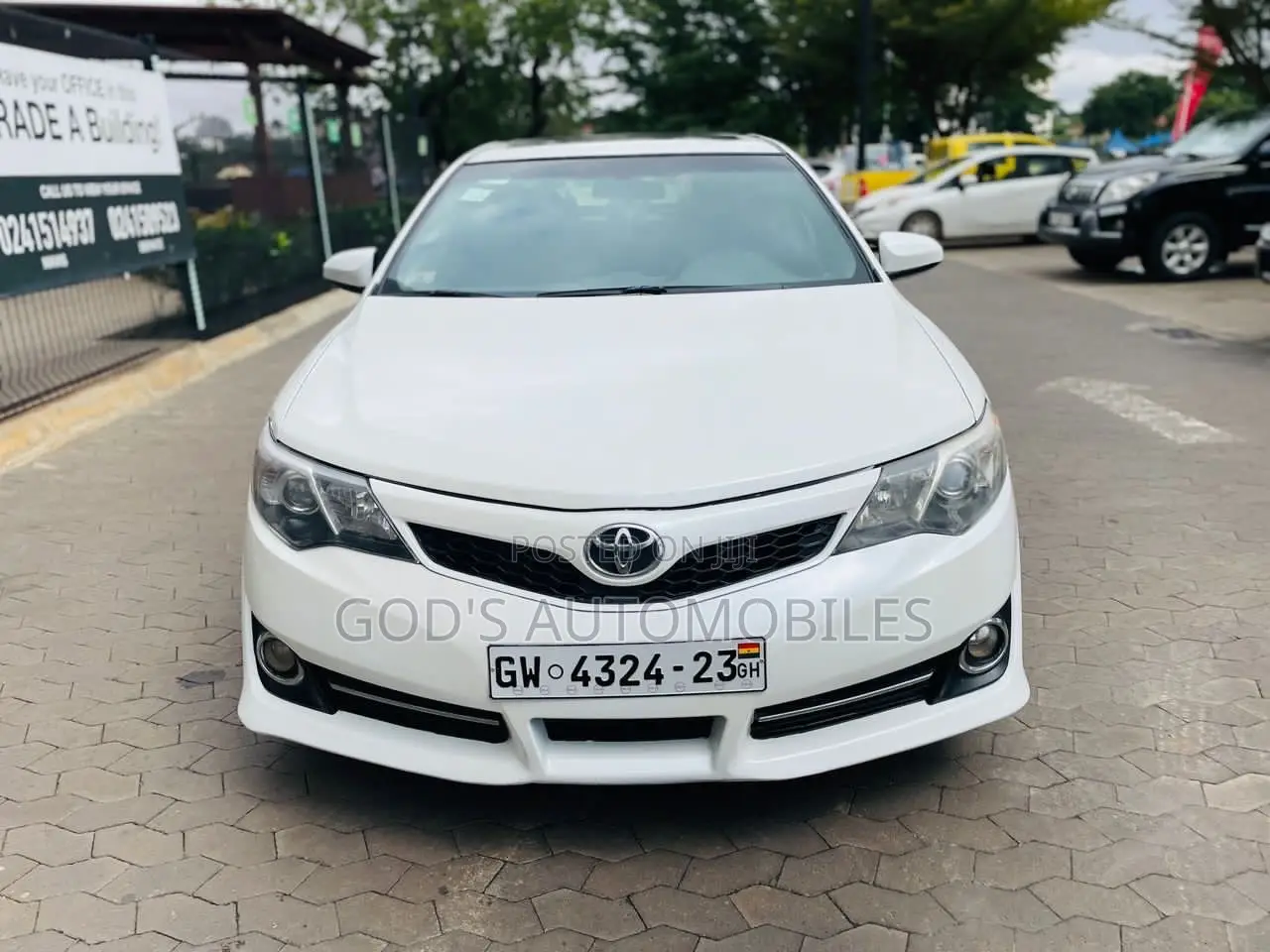 Toyota Camry SE 4dr Sedan (2.5L 4cyl 6A) 2013 White