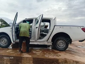Mitsubishi L200 2010 White