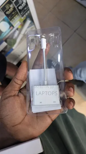 Lightning to Digital AV (HDMI) Adapter