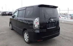 Toyota Voxy Available for Work and Pay