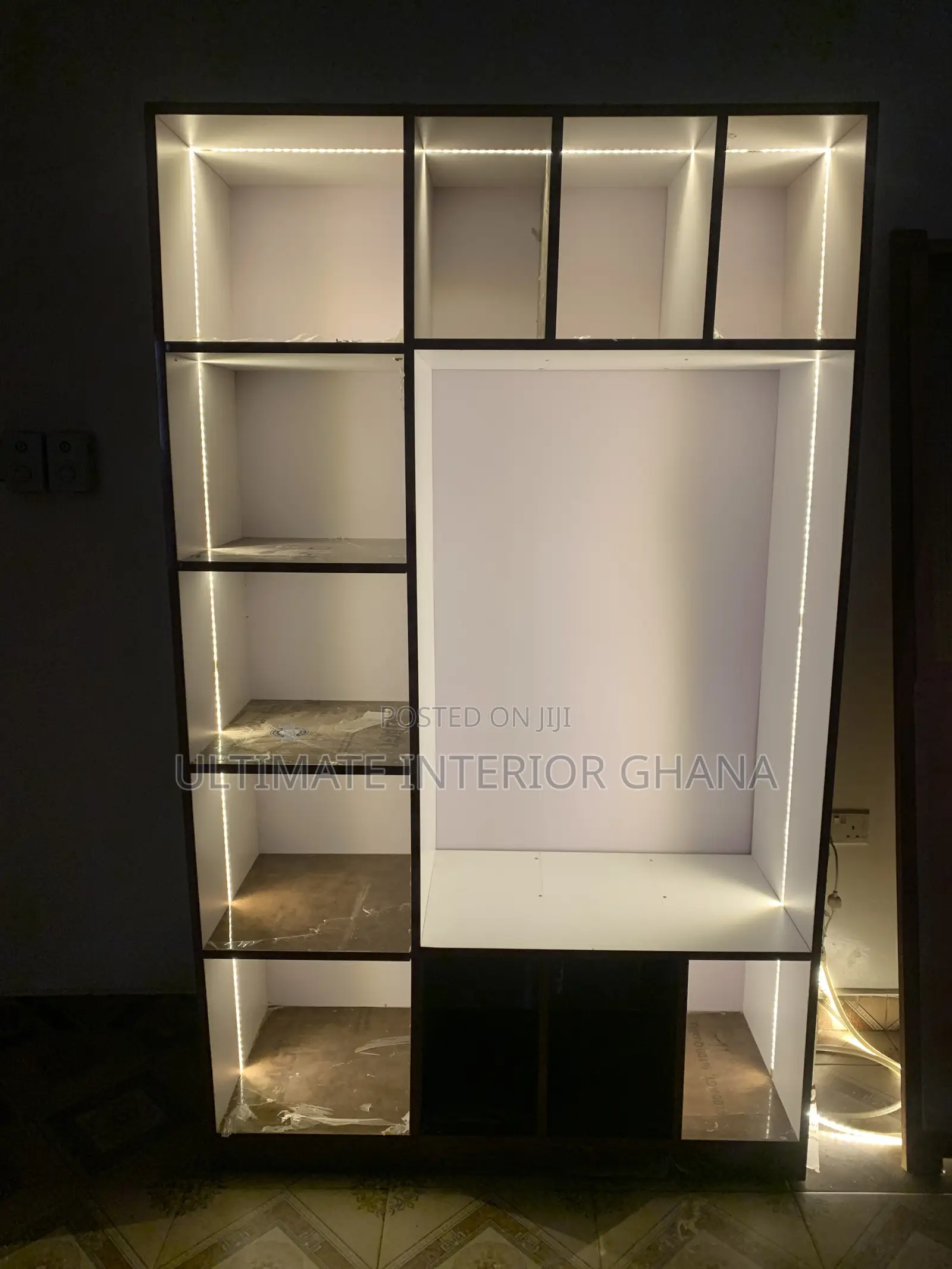 Modern Open Wardrobe With LED Light - 8 Compartments - Kumasi