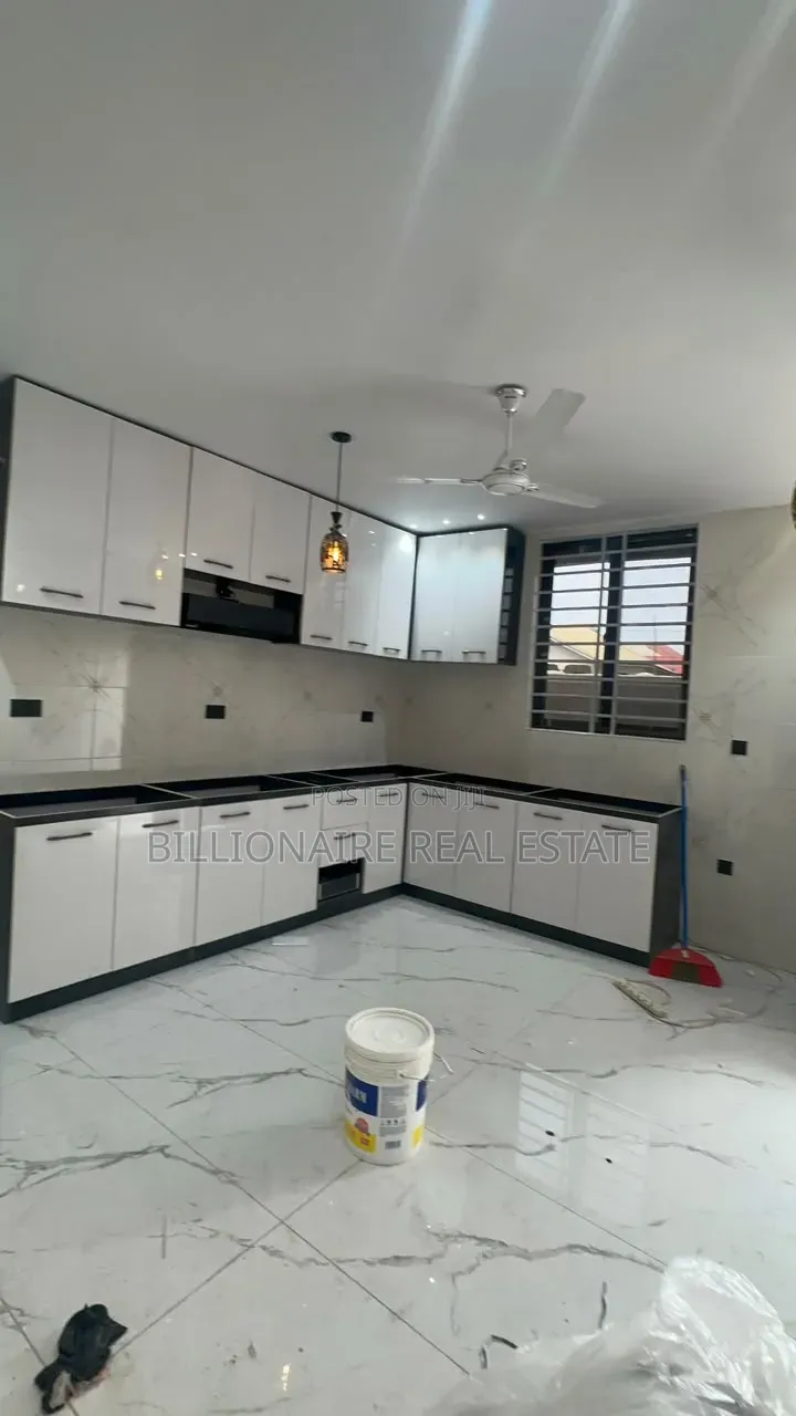 4bdrm Duplex in Asokore Mampong, Kumasi Metropolitan for sale