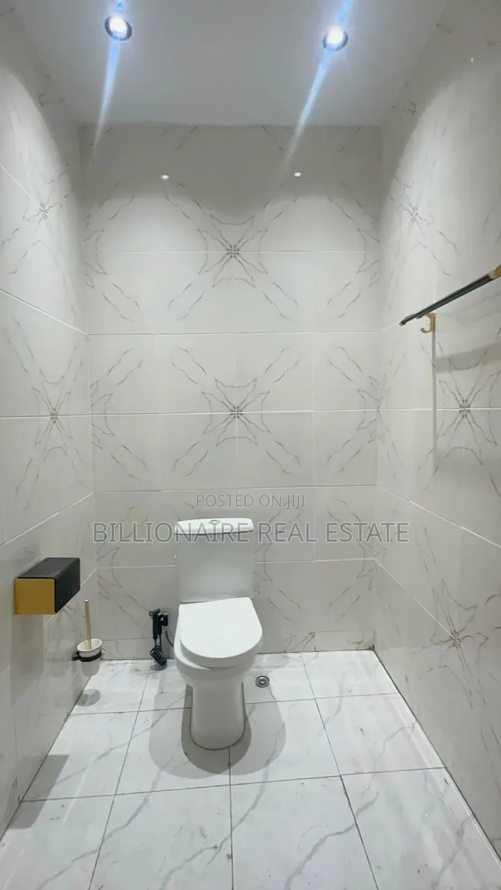 4bdrm Duplex in Asokore Mampong, Kumasi Metropolitan for sale