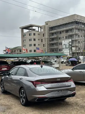 Hyundai Elantra SEL 2023 Gray
