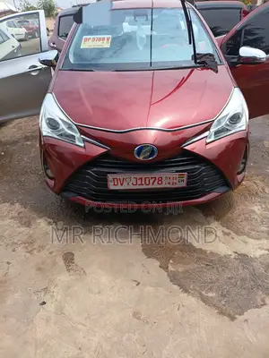 Toyota Vitz 2017 Red
