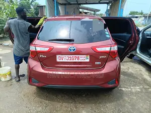 Toyota Vitz 2017 Red