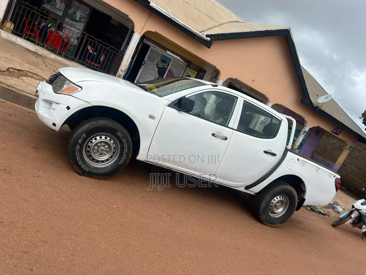 Mitsubishi L200 2010 White