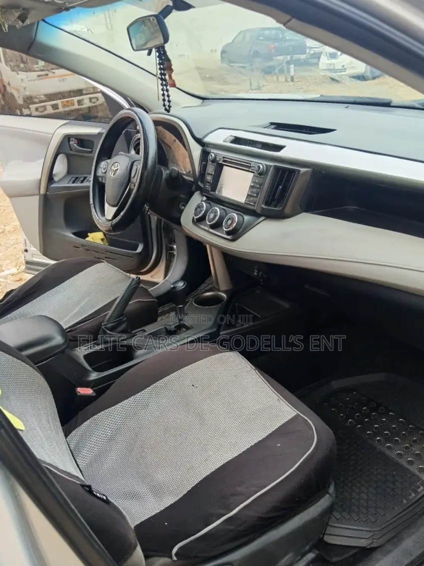 Toyota RAV4 LE 4dr SUV (2.5L 4cyl 6A) 2014 Silver