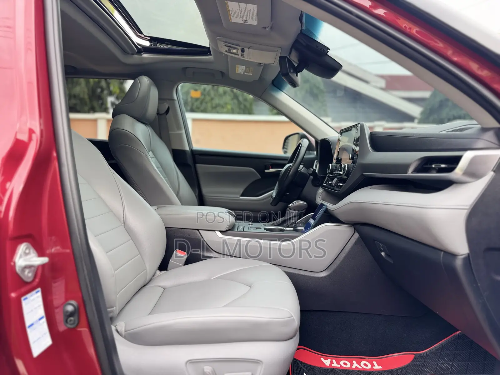 Toyota Highlander XLE 2022 Red