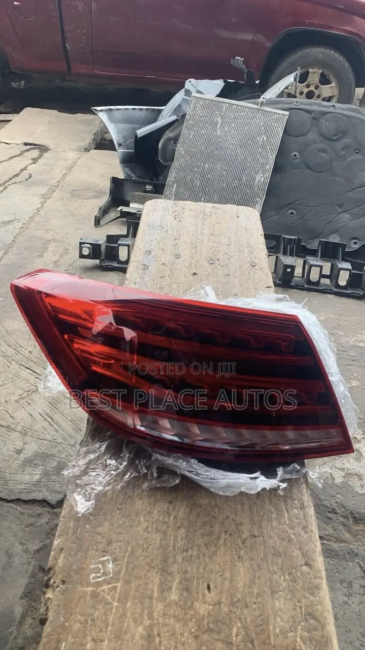 Mercedes Benz E350 Taillight